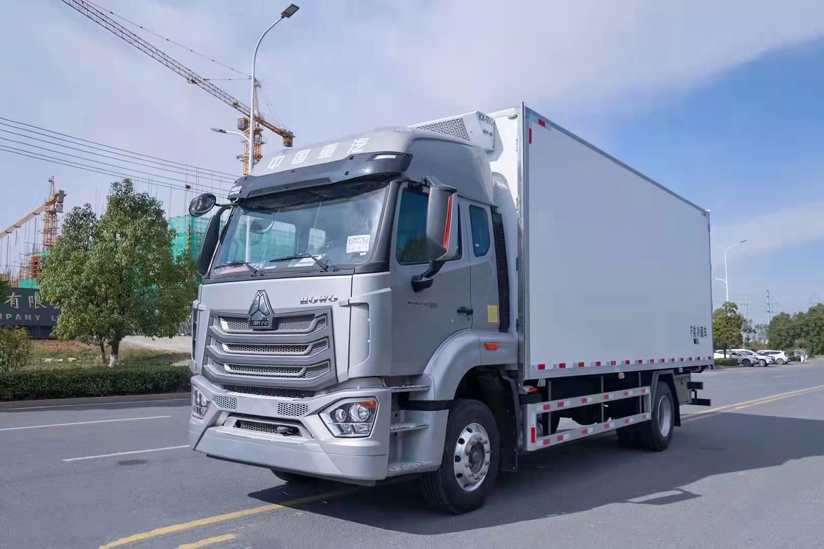 國(guó)六重汽豪沃6.8米冷藏車